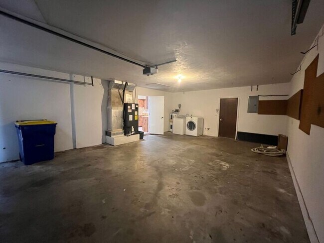 Building Photo - 2904 Sabal Palm Dr