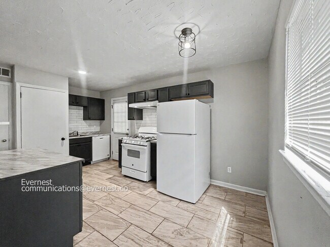 Foto del edificio - 4624 Sunnybrook St