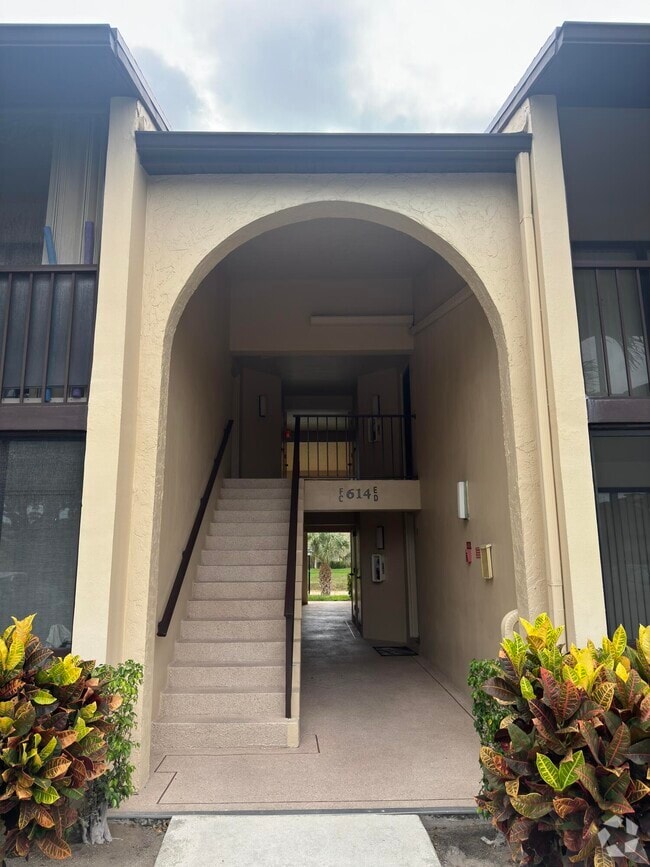 Building Photo - 614 Sea Pine Way