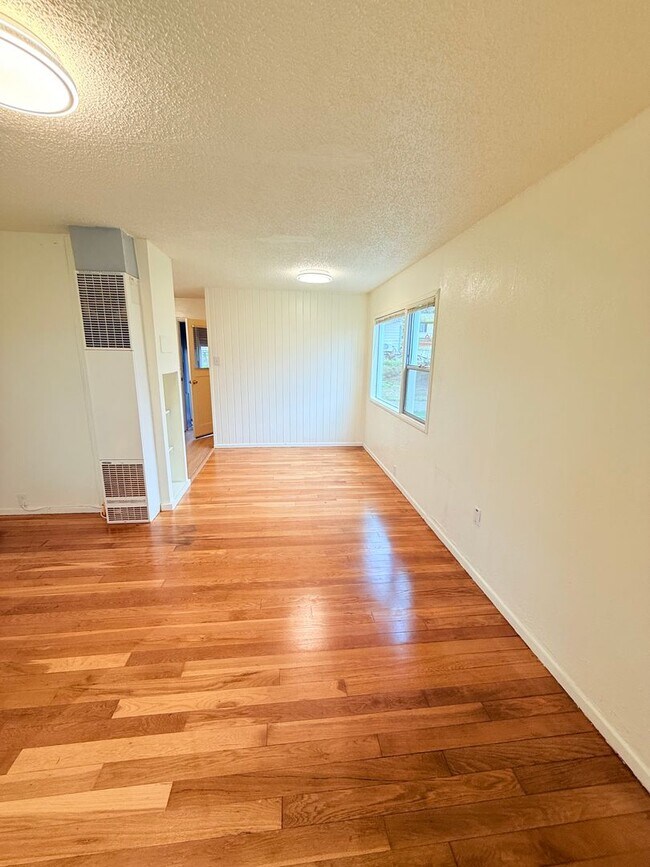 Foto del edificio - Duplex unit close to Olympic College.