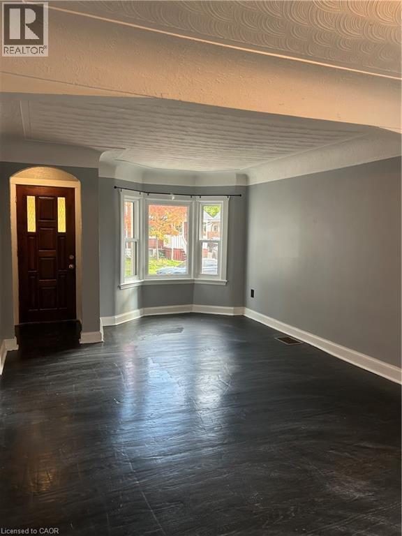 Building Photo - 105 Edgemont St N