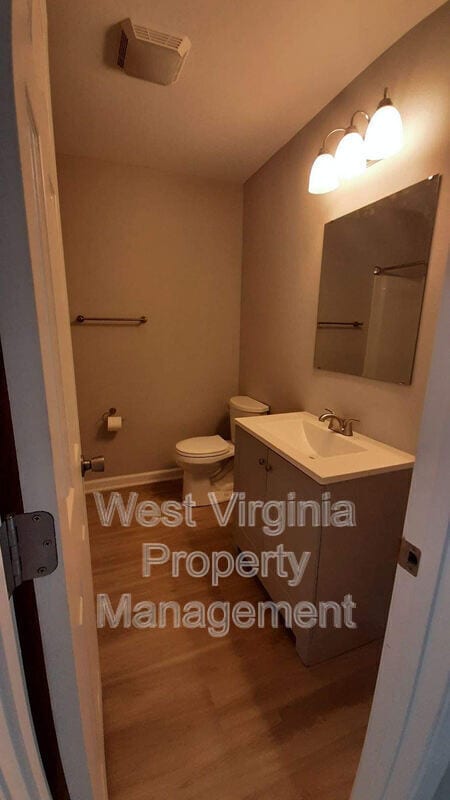 Building Photo - 760 Circleview Dr