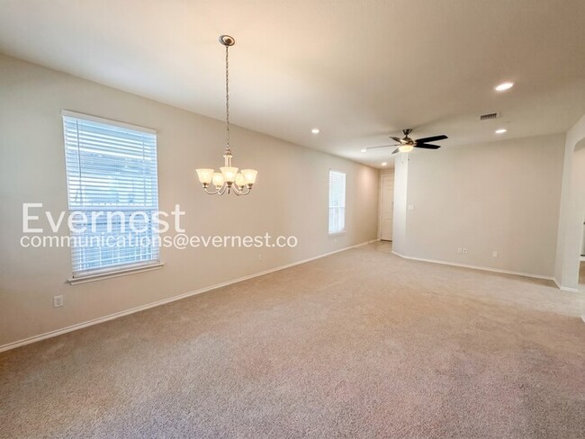 Building Photo - 108 Holstein St