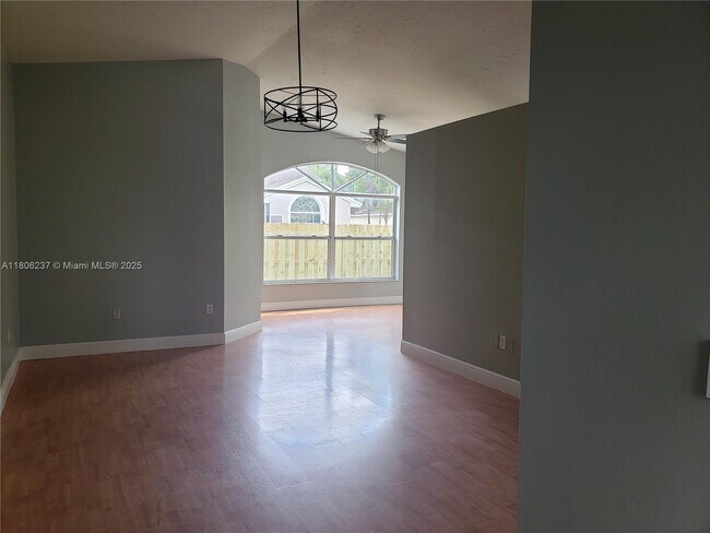 Building Photo - 14617 SW 123rd Ave