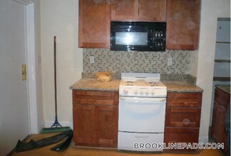 Building Photo - 1064 Beacon St