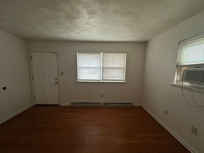 Building Photo - Fabulous Duplex