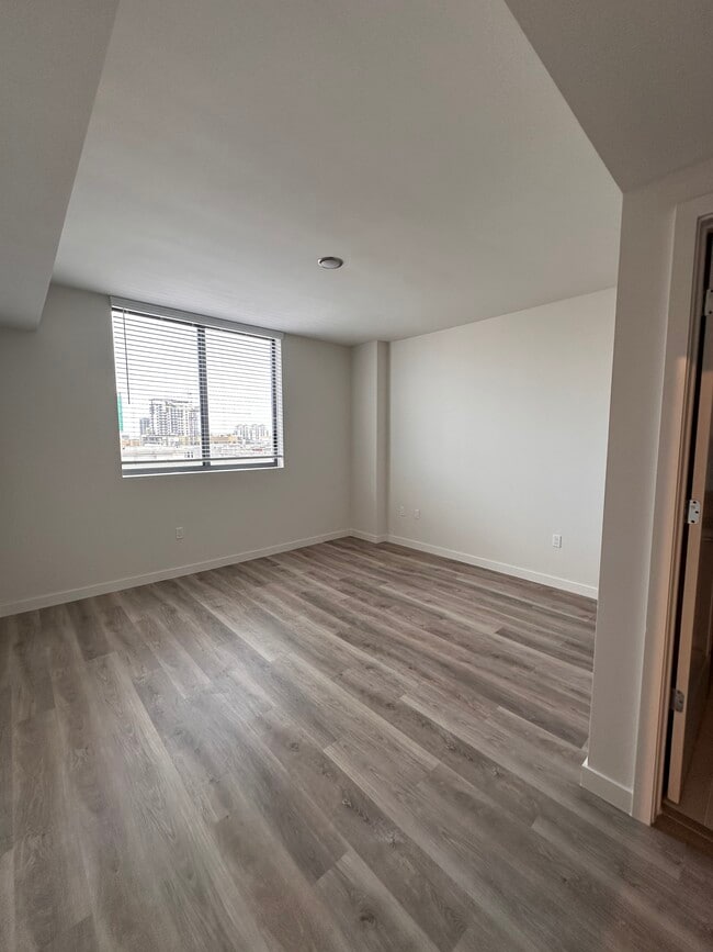 Building Photo - 1109 NW 5th Ct