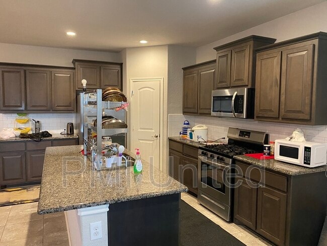 Building Photo - 477 Spring Dr