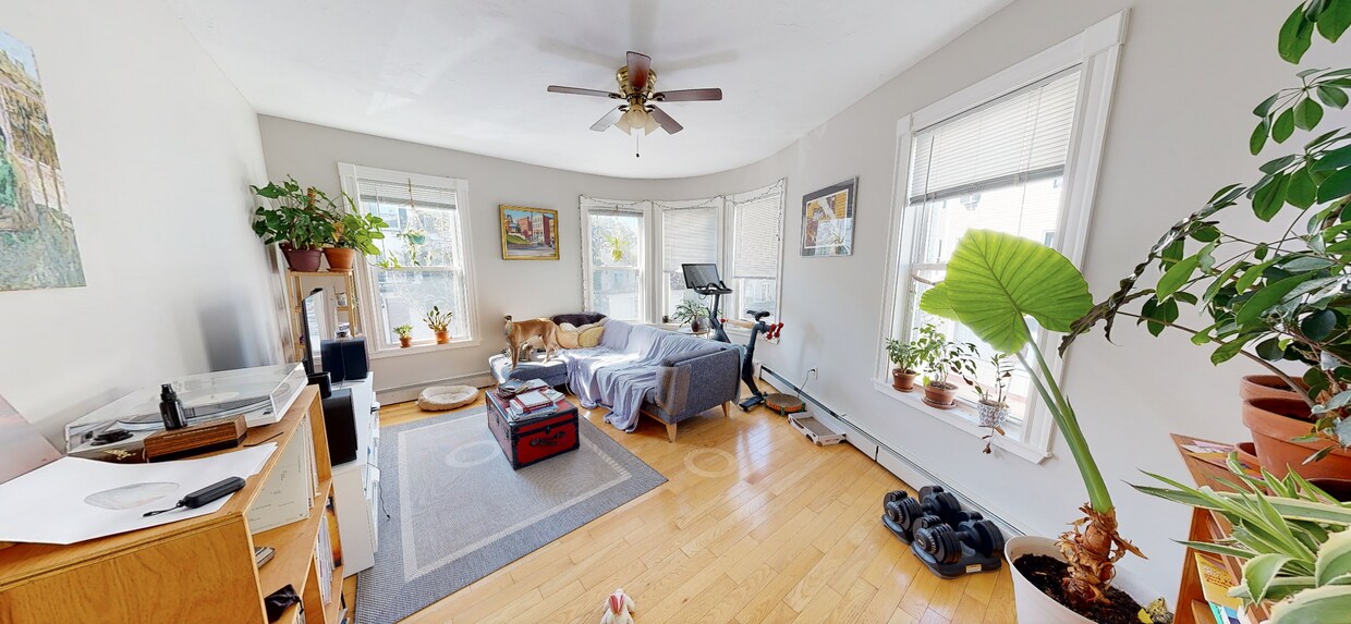 Primary Photo - 33 Pleasant St