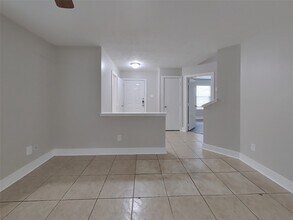 Building Photo - 18167 Woodsdale Ct