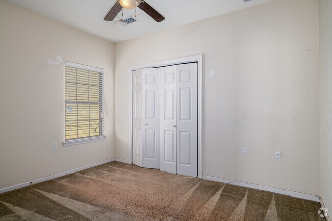 3 habitaciones, 2 baños - 1226 pies cuadrados - Tercer dormitorio - Elm Street Village