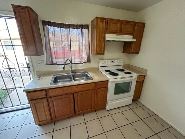 Building Photo - MDU 5006 S 35th Ave