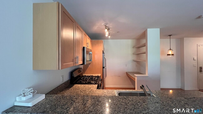 Building Photo - 26 School House Dr