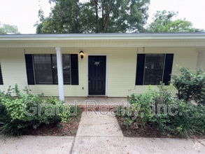 Building Photo - 2885 E Johnson Ave