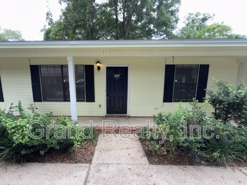 Primary Photo - 2885 E Johnson Ave