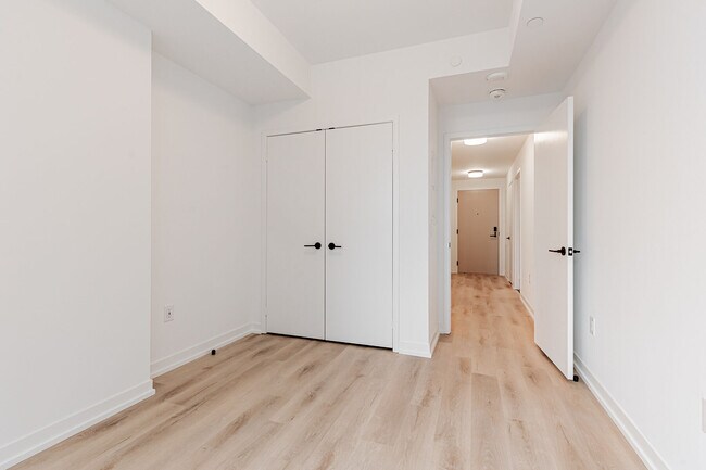 Photo du bâtiment - 5 York Garden Wy