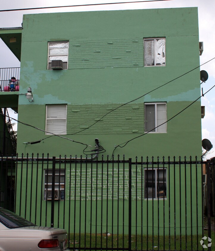 Building Photo - 240 NW 17th St
