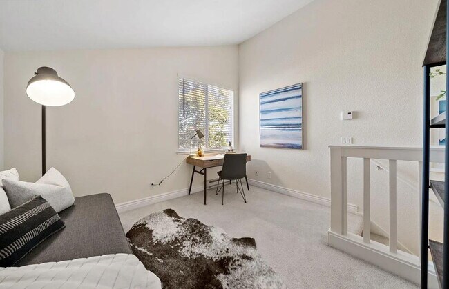 Foto del edificio - 1 bedroom plus loft features a functional floorplan with high ceilings