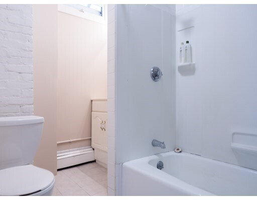 Foto del edificio - 37 Merrill Rd