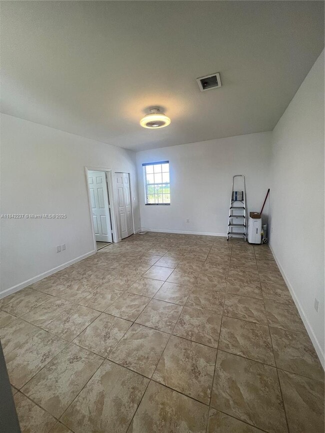 Building Photo - 9131 SW 172nd Ave