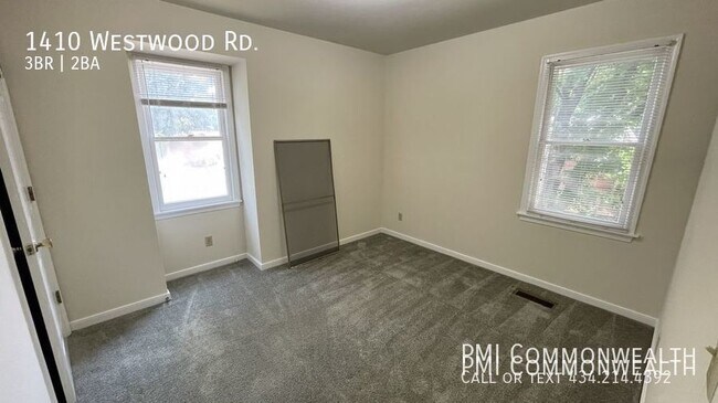 Building Photo - 3 Bed / 1.5 Bath Single Family (Available ...