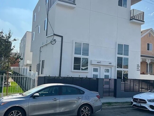 Photo - 608 E 29th St Apartment