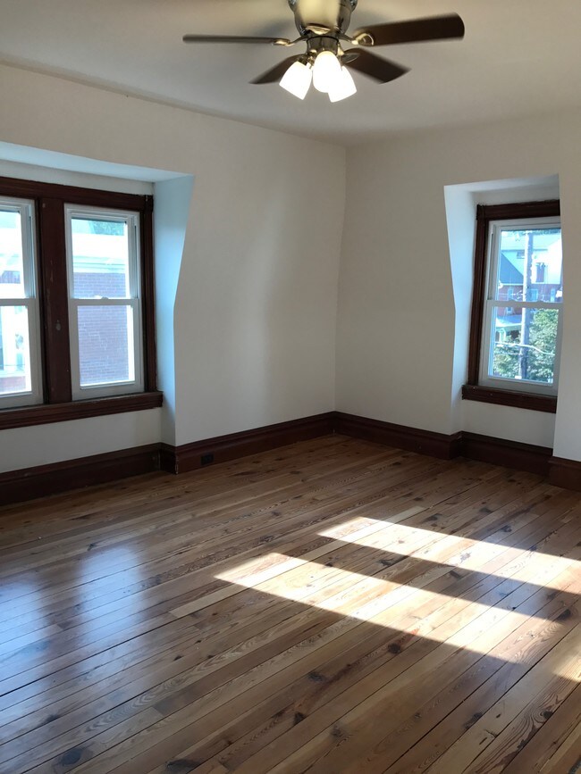 Deep Window Sills - 141 W Broad St