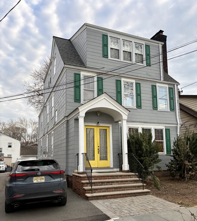 Building Photo - 180 Jerome Pl