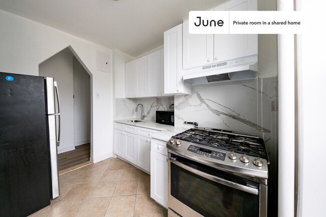 Building Photo - Private bedroom in 4 bed/1 bath Home