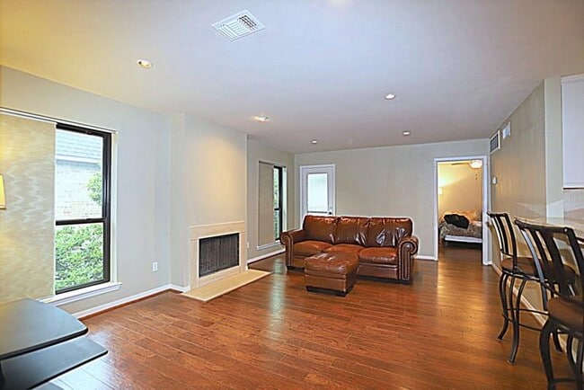 Building Photo - 1601 S Shepherd Dr
