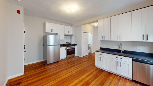 Building Photo - 52 Sumner St