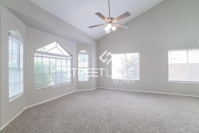 Building Photo - REDUCED!
