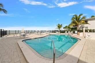 Building Photo - 1065 Gulf Shore Blvd N