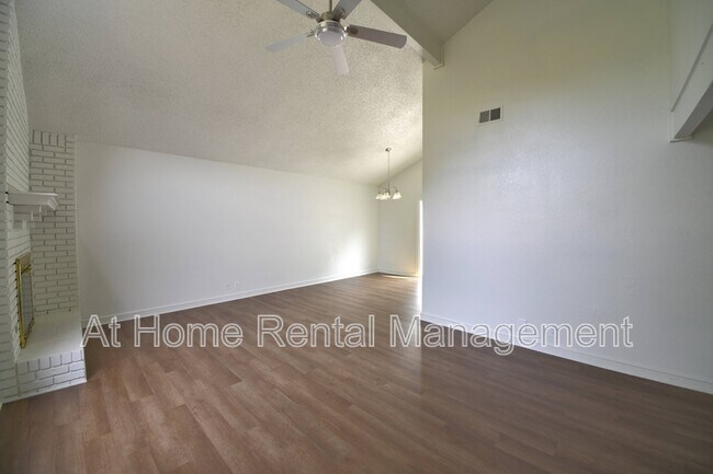 Foto del edificio - 7114 E 98th St