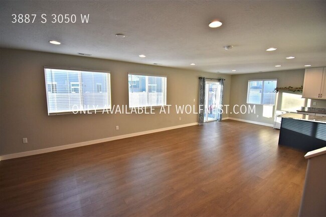 Foto del edificio - Gorgeous 3 Bed West Haven Home! No Deposit...