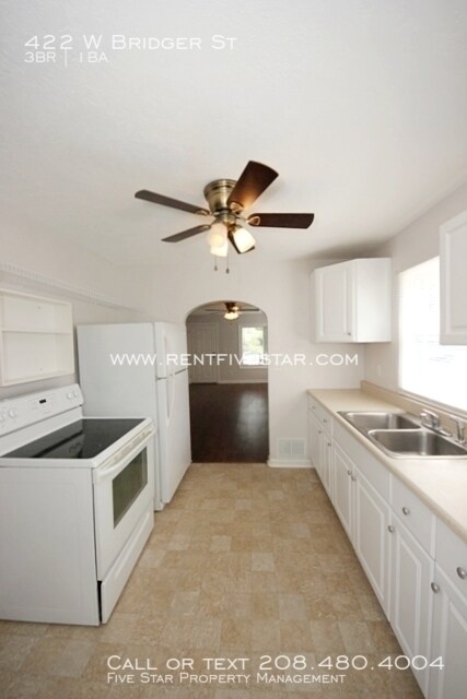 Building Photo - Cute Apartment Available in Downtown Pocat...