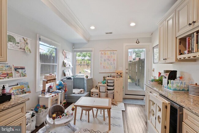 Building Photo - 803 9th St NE