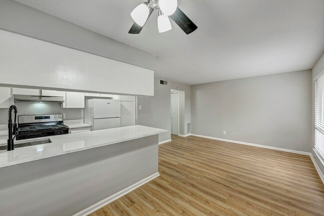Foto del edificio - 1529 Wirt Rd