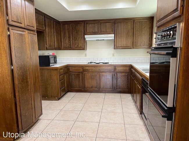 Building Photo - 3 br, 2 bath House - 711 Woodbine Ct.