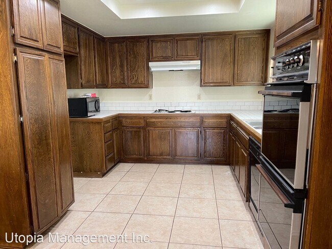 Foto del edificio - 3 br, 2 bath House - 711 Woodbine Ct.