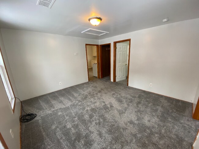 Building Photo - 22 Quimby St NE