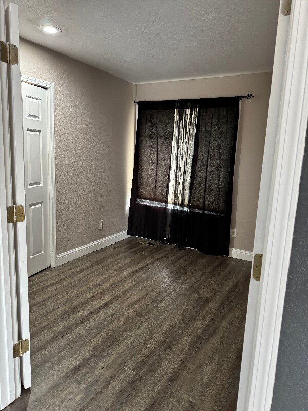 Foto del edificio - 3372 Bonnivew Dr