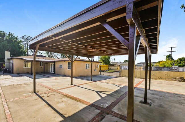 Building Photo - 1779 Rosewood Rd