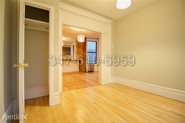 Building Photo - 256 Pacific St