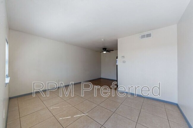 Foto del edificio - 1800 N Wayside Dr