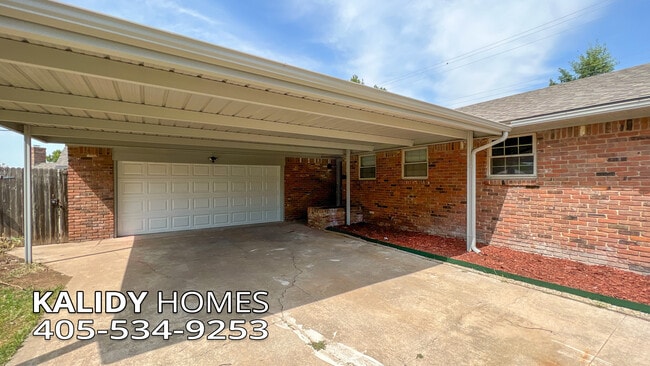 Building Photo - 702 Amity Ln