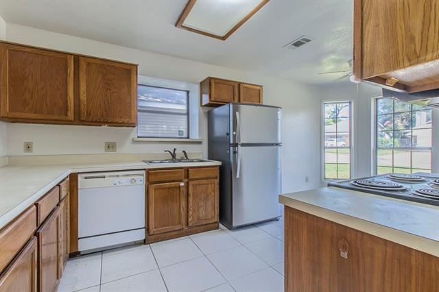 Building Photo - 7512 Down Hill Dr