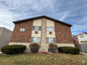 Building Photo - 2111 S 60th St