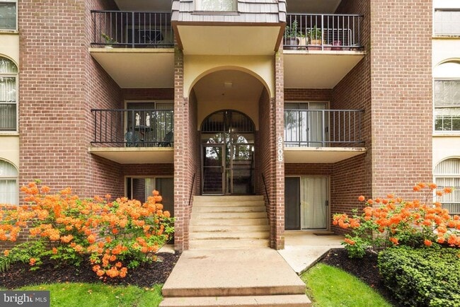 Building Photo - 3308 Woodburn Village Dr