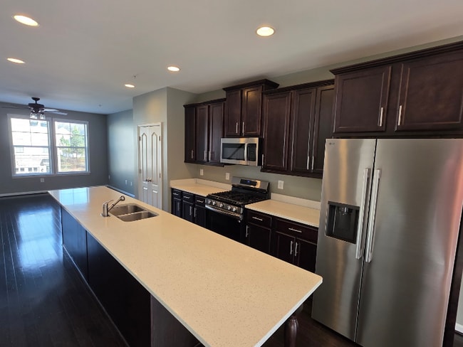 Building Photo - 629 Quarterpath Way